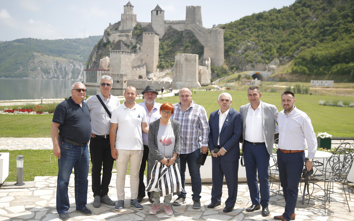 Delegaciјa Partizana u poseti Golupcu