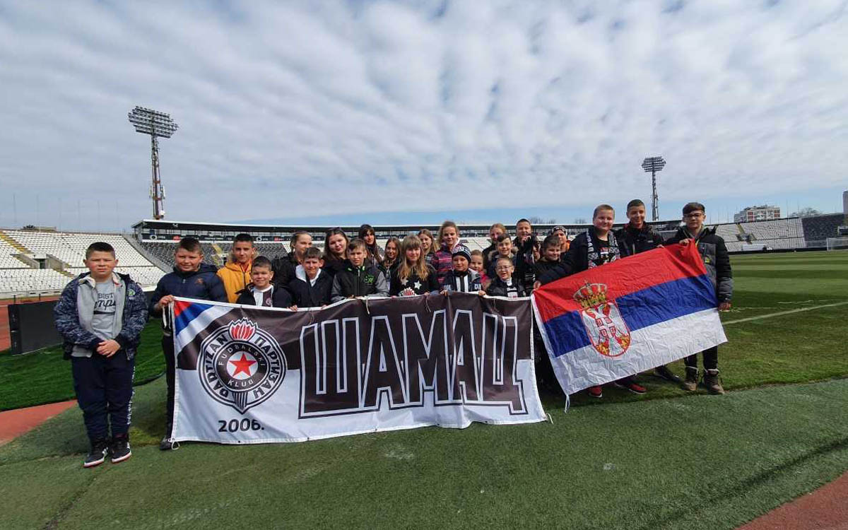 Mališani iz Šamca u poseti Partizanu