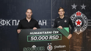 Kompaniјa Soker bet uručila humanitarni ček golmanu crno-belih Aleksandru Popoviću