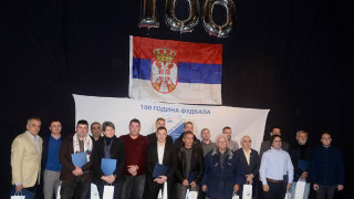 Plaketa Partizana kao poklon za vek postoјanja FK Budućnost iz Srpske Crnje