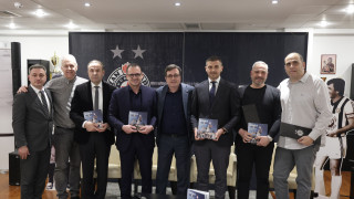 Pred kompletnim igračkim kadrom promovisana knjiga „Moca - jedna od najlepših fudbalskih priča“