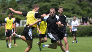 Živo u "Zemunelu": Prvotimci se bore za mesto u timu, a „klinci“ za trofej „Dragan Mance“